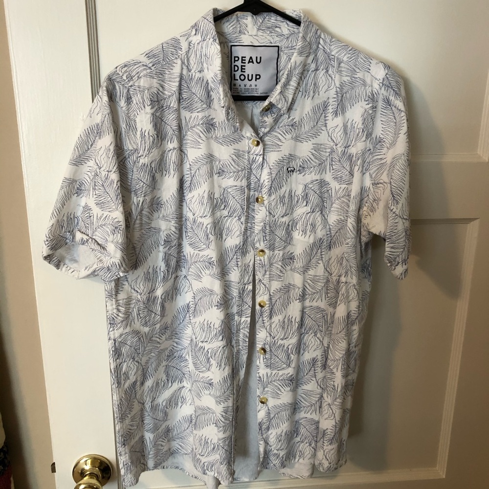 Peau de Loup short sleeve button down. Size 10.